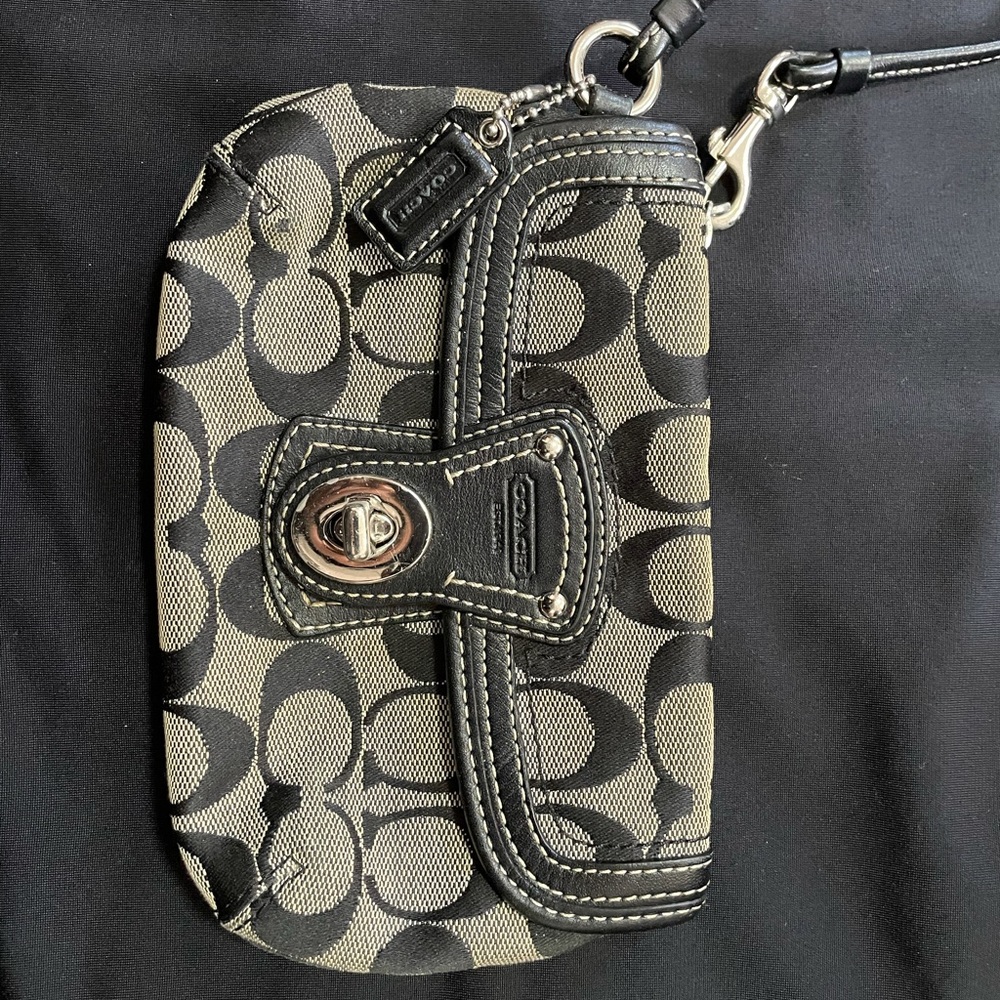 Coach wristlet (black and gray)